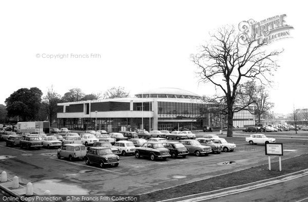Photo of Dunstable, Queensway Hall c.1965