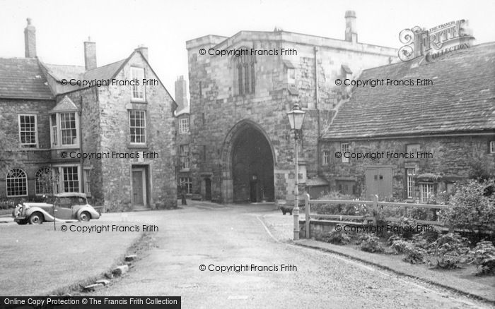 Photo of Durham, College Gateway c.1950