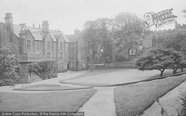 Photo of Durham, Hatfield College 1923