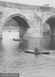 Rowers, Elvet Bridge 1918, Durham