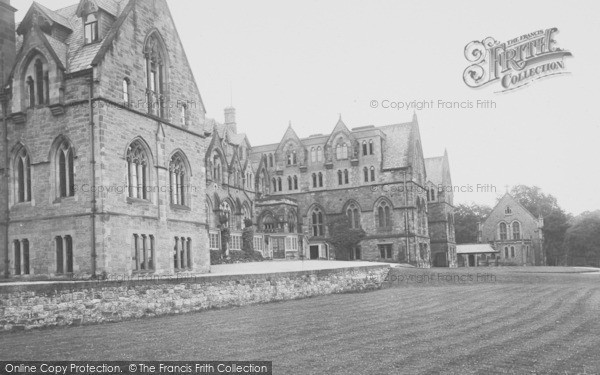 Photo of Durham, St Hild's College 1929