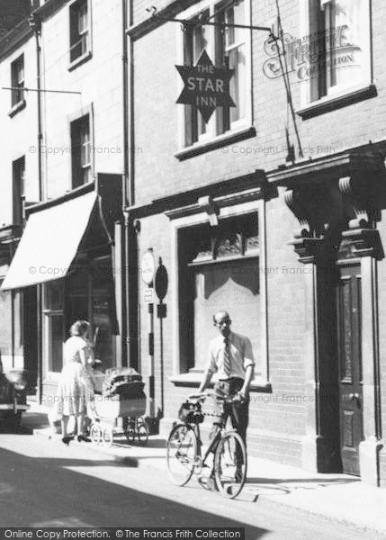 Photo of Dursley, The Star Inn c.1960