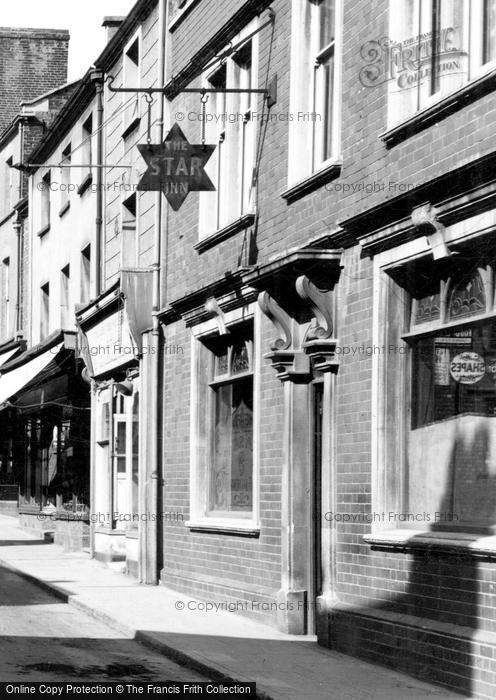 Photo of Dursley, The White Star Inn c.1947