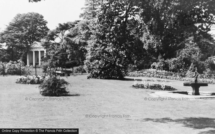 Photo of Ealing, The Temple And Fountain, Gunnersbury Park c.1955