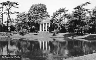 Ealing, the Temple and Round Pond c1960