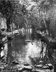 Ealing, Walpole Park c1955