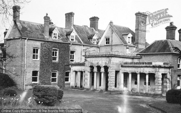 Photo of Eardisley, Nieuport Sanatorium, Main Entrance c.1950