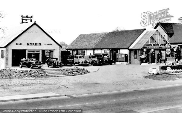 Photo of Earley, Loddon Bridge Motors c.1960