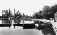 Lake c.1960, Earlswood
