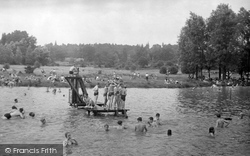 Lakes c.1950, Earlswood