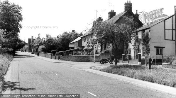 Photo of East Challow, Main Road c.1960