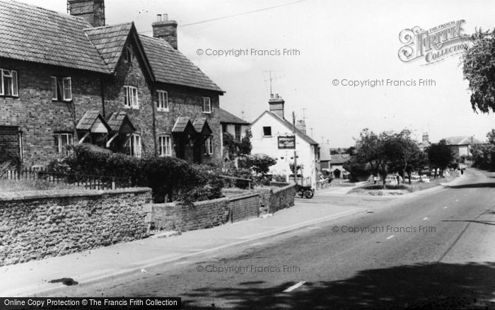 Photo of East Challow, Main Road c.1960
