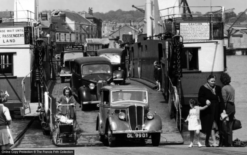 East Cowes, Standard 10 Disembarking c1955