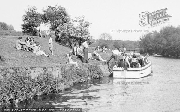 Photo of East Farleigh, Cruise Boat On The River Medway c.1960