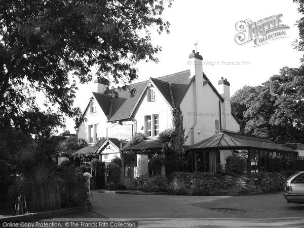 Photo of East Finchley, The Five Bells 2003