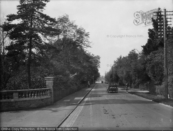 Photo of East Grinstead, North End, London Road 1928