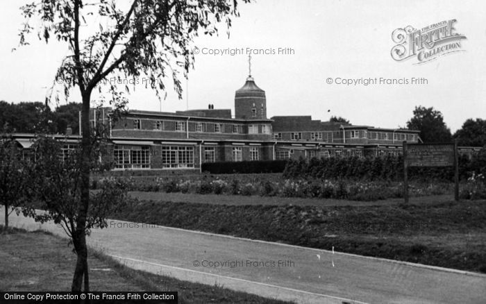 Photo of East Grinstead, Queen Victoria Hospital From The Drive c.1955