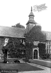 Sackville College, Old Well And Dorset Lodging 1910, East Grinstead