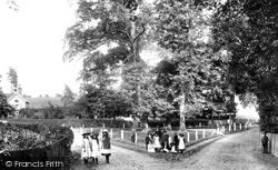 Saint Hill Green 1907, East Grinstead