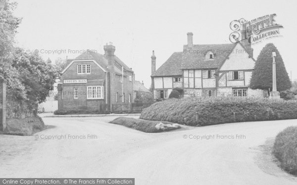 Photo of East Hagbourne, The Travellers Welcome, Cross Roads c.1955