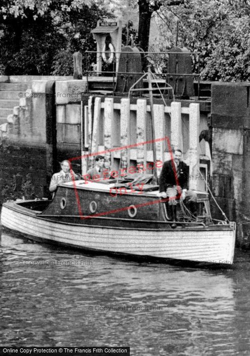 Photo of East Molesey, Boat In Molesey Lock c.1955