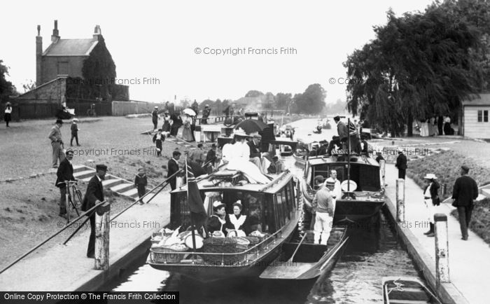 Photo of East Molesey, Steamboats In The Lock 1896