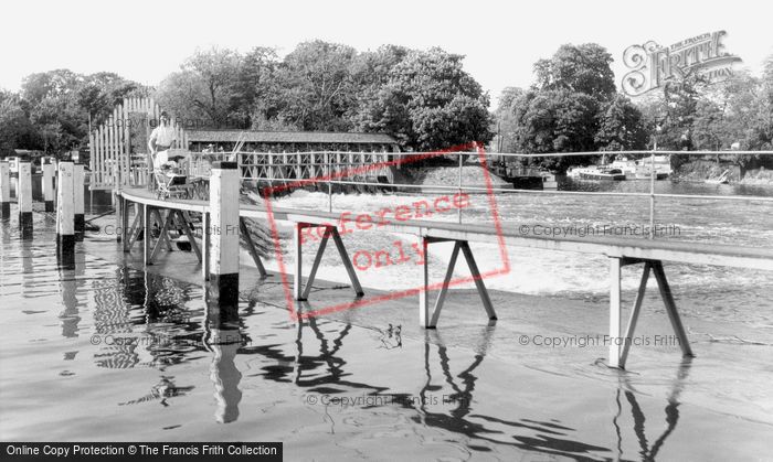 Photo of East Molesey, The Weir, Molesey Lock c.1965