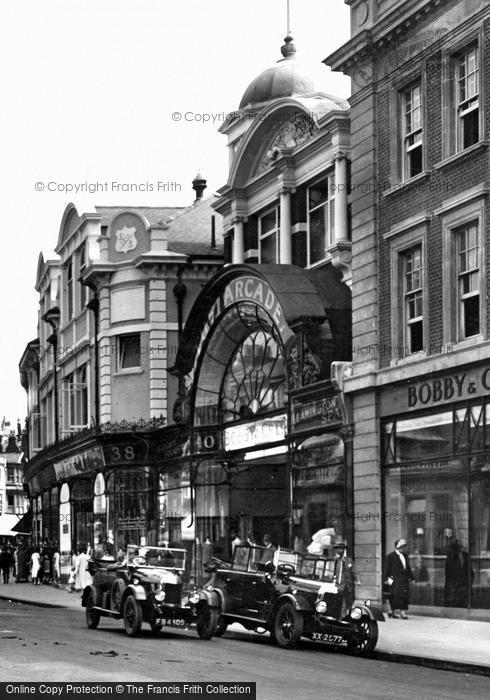 Photo of Eastbourne, Cars At Bobby's Arcade 1925