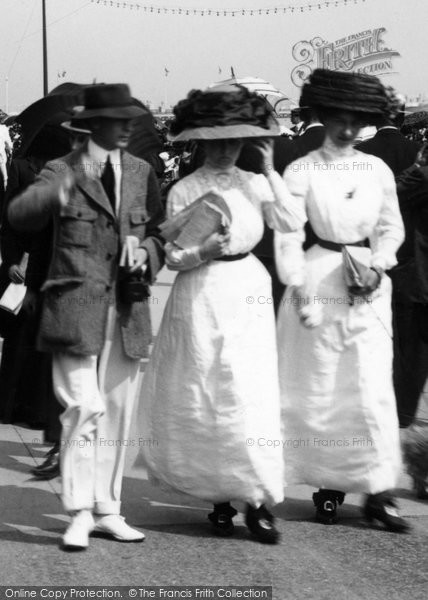 Photo of Eastbourne, Fashion 1910