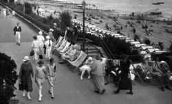 People On The Parade 1925, Eastbourne