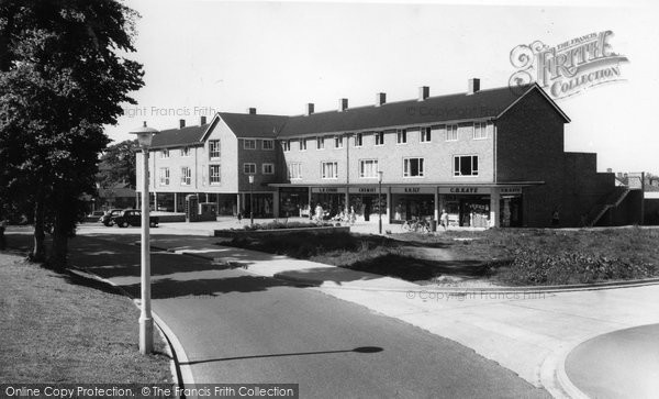 Photo of Easthampstead, The Shopping Centre c.1960