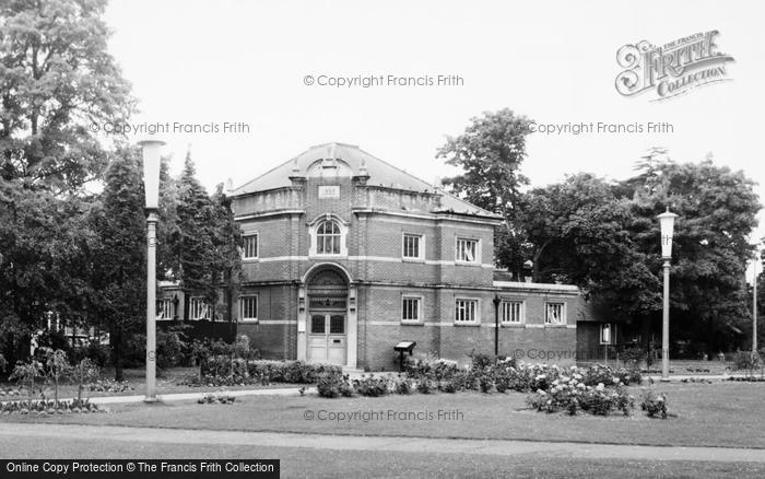 Photo of Eastleigh, The County Library c.1960