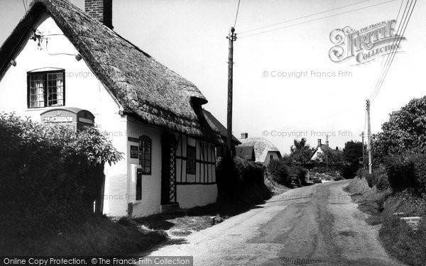 Photo of Easton Royal, the Village c1955
