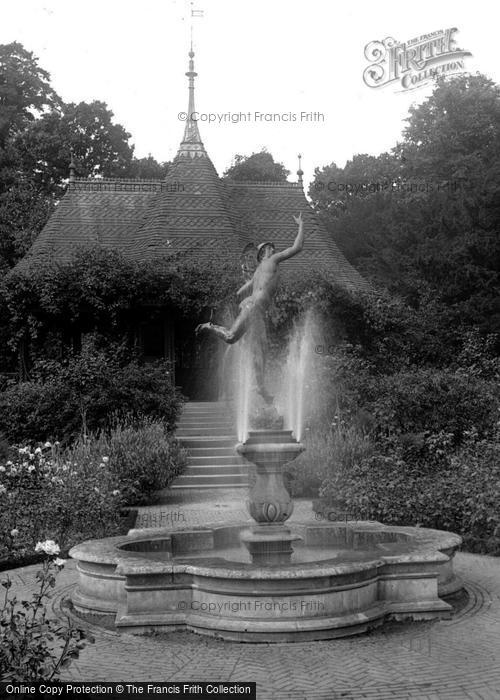 Photo of Eaton, Hall, The Fountain 1914