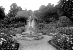 Eaton, The Hall, The Fountain 1914, Eaton Hall