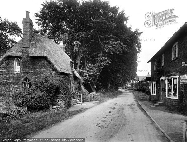 Photo of Edgehill, Old Cottage And Village 1922