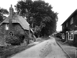 Old Cottage And Village 1922, Edgehill