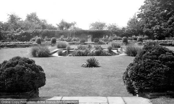 Photo of Edgware, George V Memorial Gardens, Canon's Park c.1955