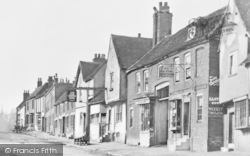 The Old George Inn, High Street c.1890, Edgware