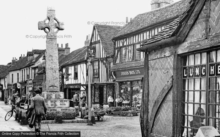 Photo of Edgware, War Memorial, High Street 1948