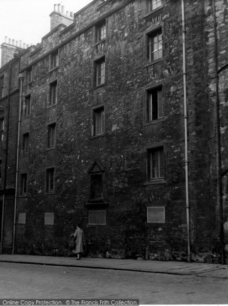Photo of Edinburgh, 124 Canongate 1954