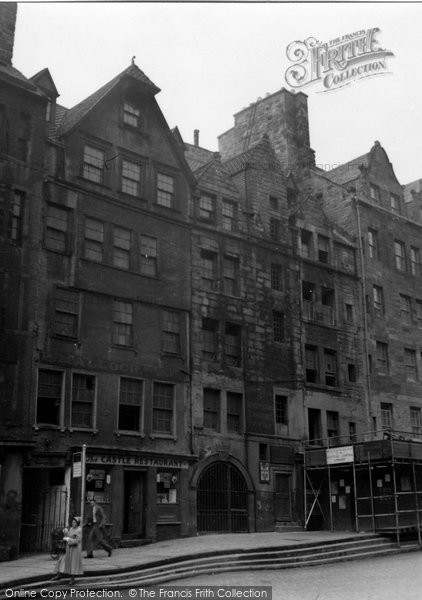 Photo of Edinburgh, 300 302 Lawnmarket 1953