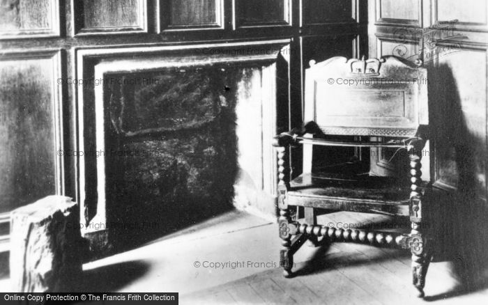 Photo of Edinburgh, Castle, Mary Queen Of Scots' Bed Chamber (Birthing Room) c.1930