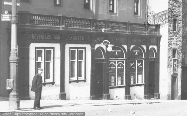 Photo of Edinburgh, Greyfriars Bar c.1930