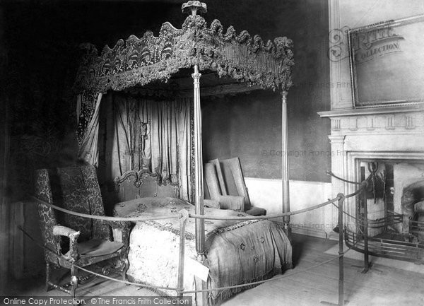 Photo of Edinburgh, Holyroodhouse Palace, King Charles's Bedroom 1897