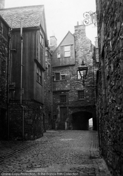 Photo of Edinburgh, Huntly House From Batehouse Close 1949