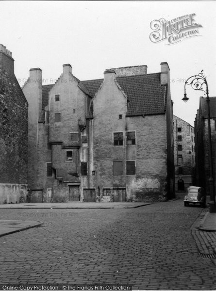 Photo of Edinburgh, Leith, 13 Walter's Close 1954