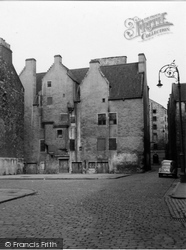 Leith, 13 Walter's Close 1954, Edinburgh