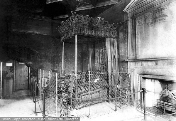 Photo of Edinburgh, Palace Of Holyroodhouse, King Charles's Bedroom 1897