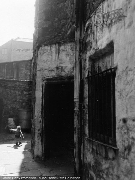 Photo of Edinburgh, Playhouse Close 1954